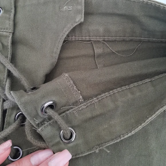 Shorts - Picture 3 of 3